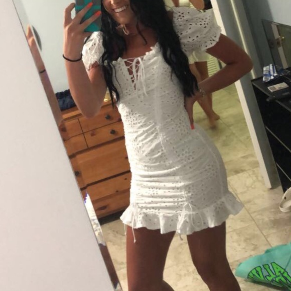 Boutique White Mini Fitted Beach Dress Size Small